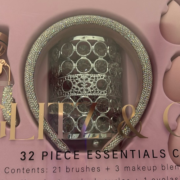 2024 Glitz & Glam Christmas holiday 31 piece essential brush collection 🎀💎 - Picture 16 of 16